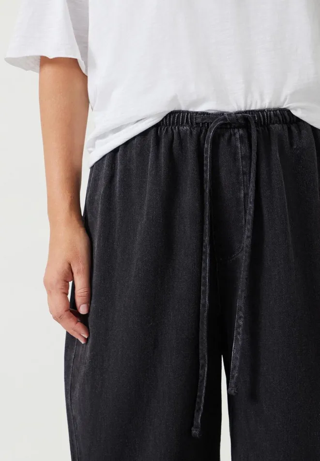 Hush Jeans Women Clio Wide Leg Tie Waist Jeans Washed Black Hush Jeans Women Clio Wide Leg Tie Waist Jeans Washed Black