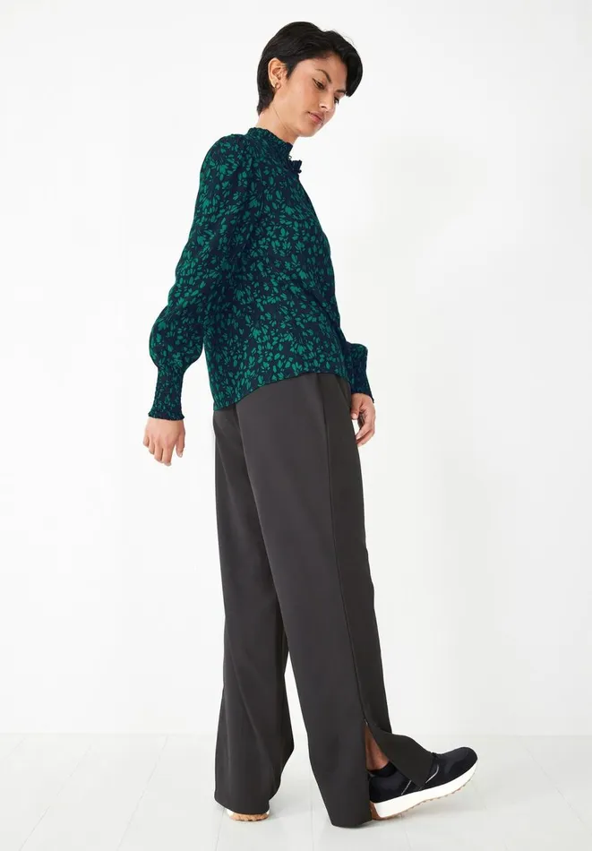 Hush Shirts and Blouses Women Tyra Blouse Petal Ditsy 8211 Navygreen Hush Shirts and Blouses Women Tyra Blouse Petal Ditsy 8211 Navygreen