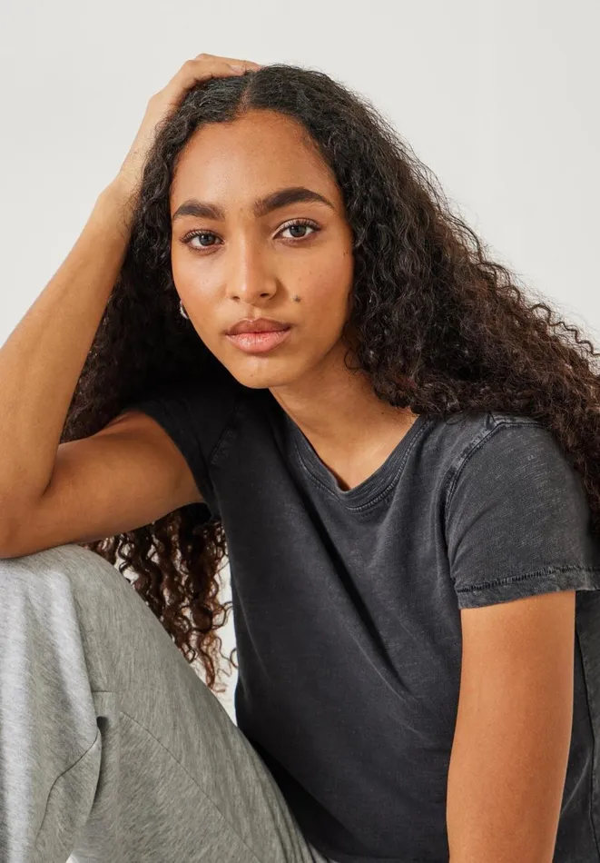 Hush Tops and Tshirts Women Ava Fitted Cotton Slub TShirt Ash Grey Hush Tops and Tshirts Women Ava Fitted Cotton Slub TShirt Ash Grey