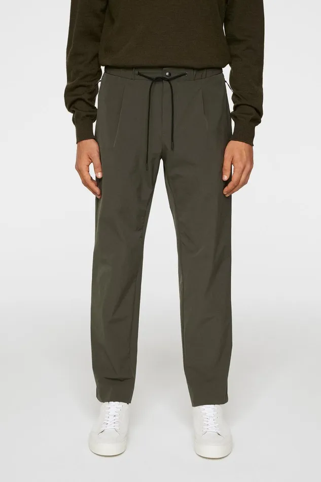 JLindeberg Trousers Men Jin Ds Pleated Pants