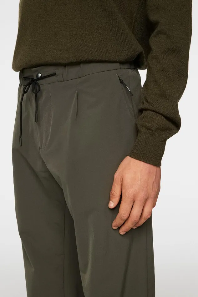 JLindeberg Trousers Men Jin Ds Pleated Pants