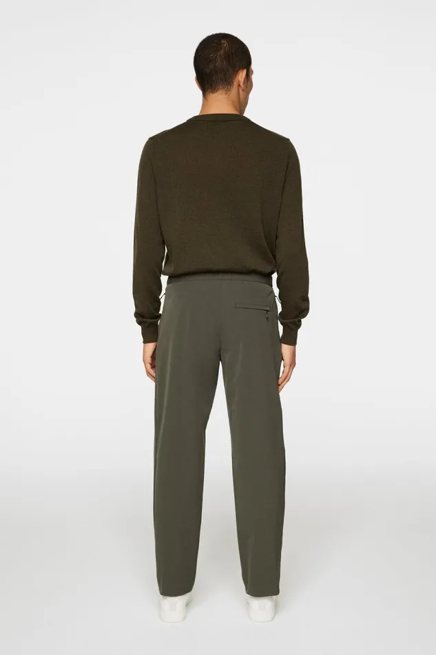 JLindeberg Trousers Men Jin Ds Pleated Pants