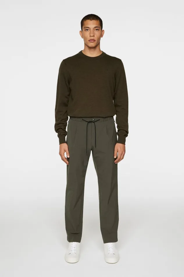 JLindeberg Trousers Men Jin Ds Pleated Pants