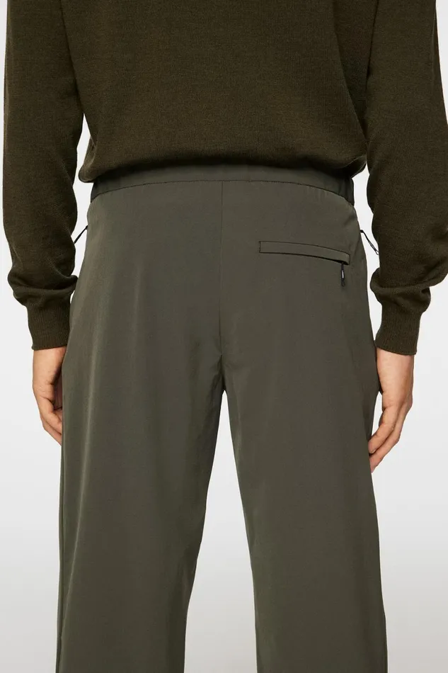 JLindeberg Trousers Men Jin Ds Pleated Pants
