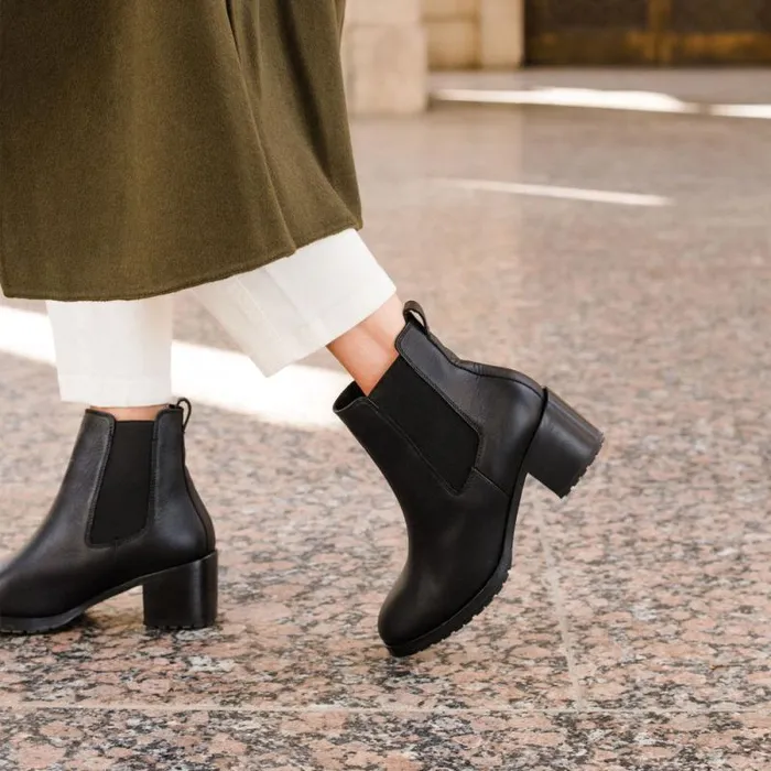 Nisolo Boots Women Ana GoTo Heeled Chelsea Boot Blackblack