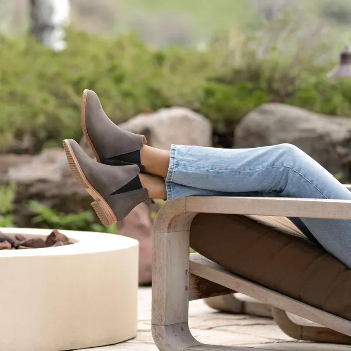 Nisolo Boots Women Eva Everyday Chelsea Boot Grey