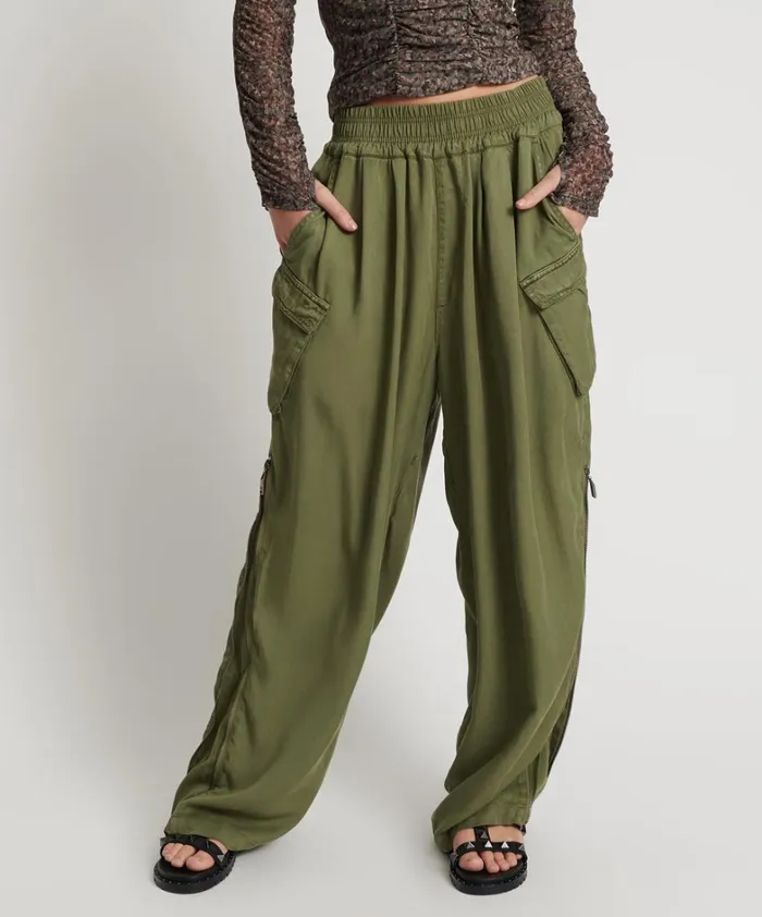 One Teaspoon Bottoms KHAKI TENCEL PARACHUTE PANTS 8211 Women One Teaspoon Bottoms KHAKI TENCEL PARACHUTE PANTS 8211 Women