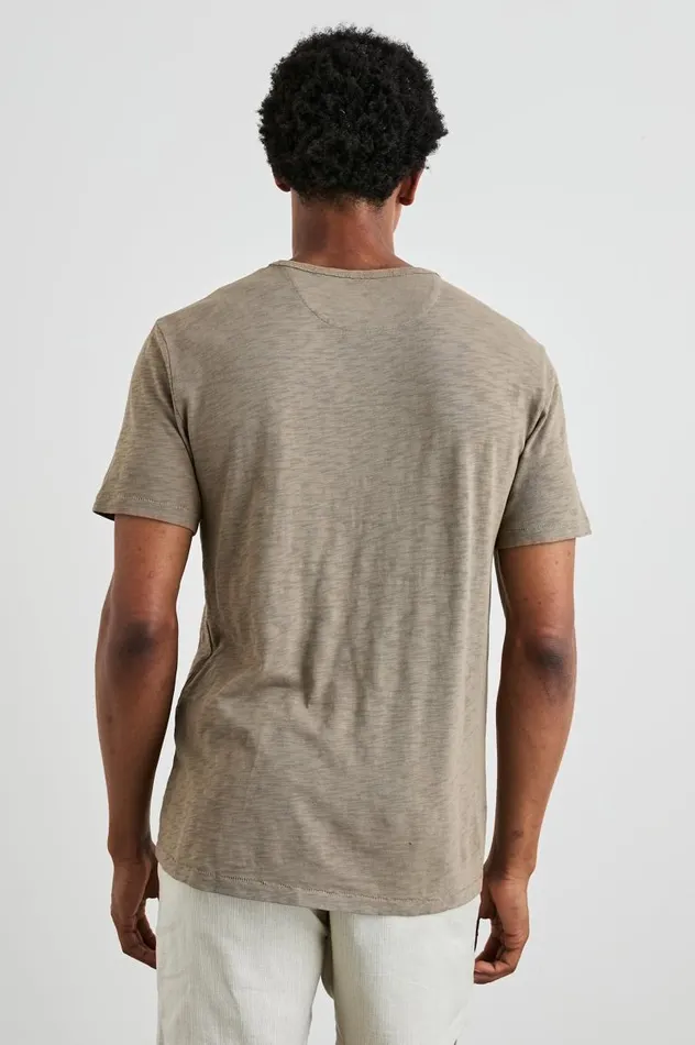 Rails TShirts and Thermals Men SKIPPER TSHIRT Barley