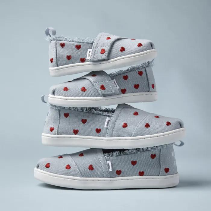 Toms TOMS Classics Alpargata Kids Shoe Denim Hearts 8211 KidsWomen Toms TOMS Classics Alpargata Kids Shoe Denim Hearts 8211 KidsWomen
