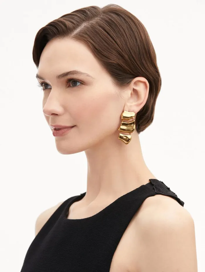 Women Earrings Oscar De La Renta Sculpted Metal Drop ClipOn Earrings Gold Women Earrings Oscar De La Renta Sculpted Metal Drop ClipOn Earrings Gold