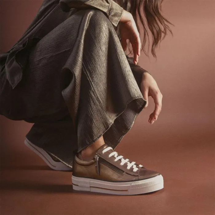Women Moda In Pelle Casual Trainers Filician Gold Metallic Leather
