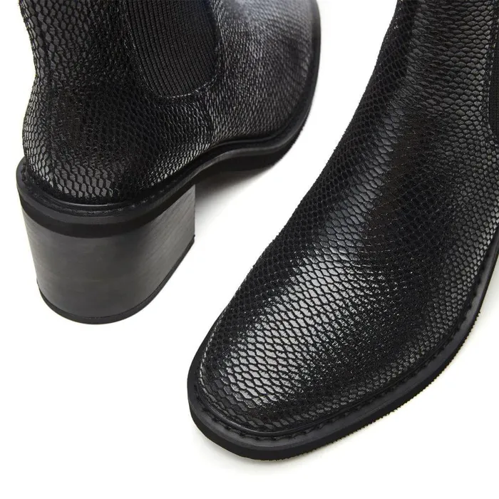 Women Moda In Pelle Heeled And Wedge Boots Calliope Black Snake Print