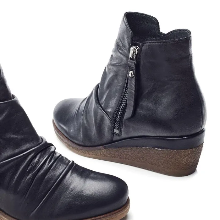 Women Moda In Pelle Heeled And Wedge Boots Olgar Black Leather