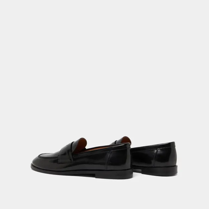 Women Roundtoe Loafers Black JONAK Loafers