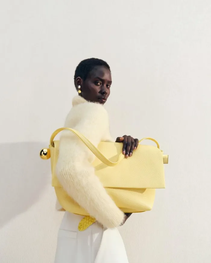 Women Shoulder Bags JACQUEMUS The Large Rond Carr Light Yellow Women Shoulder Bags JACQUEMUS The Large Rond Carr Light Yellow