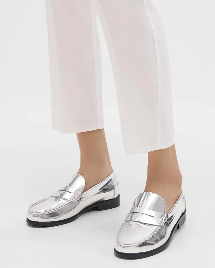 Women Theory Shoes City Loafer In Metallic Leather Silver