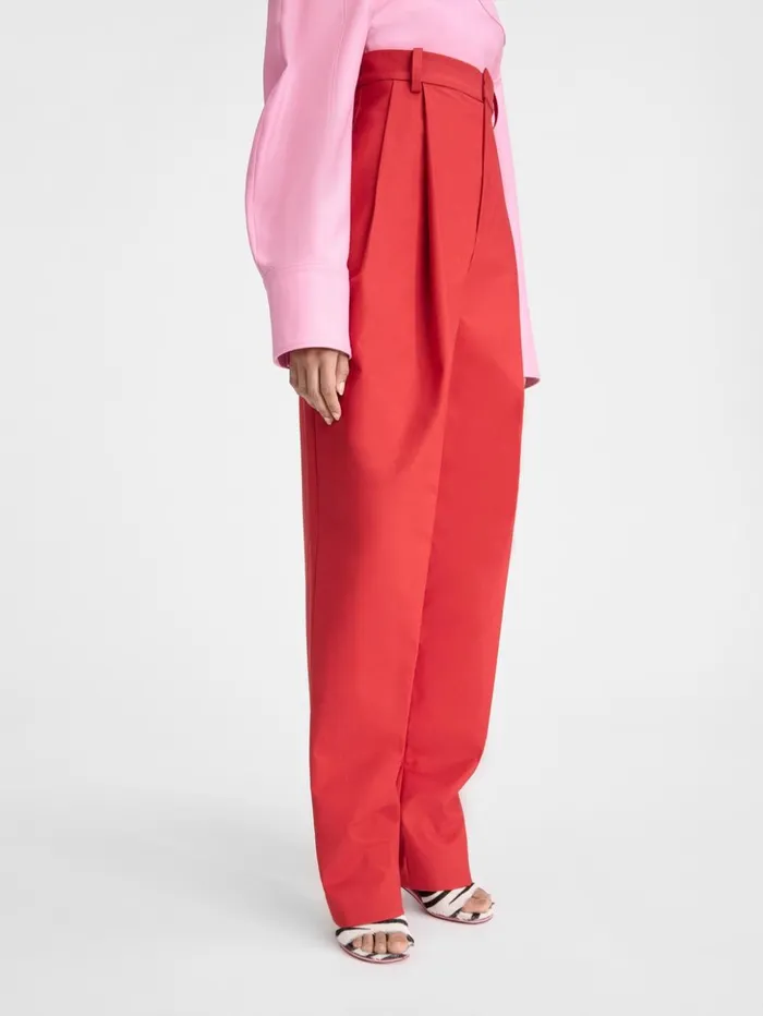 Women Trousers and Shorts JACQUEMUS The Curzio Highwaisted Pants Red Women Trousers and Shorts JACQUEMUS The Curzio Highwaisted Pants Red